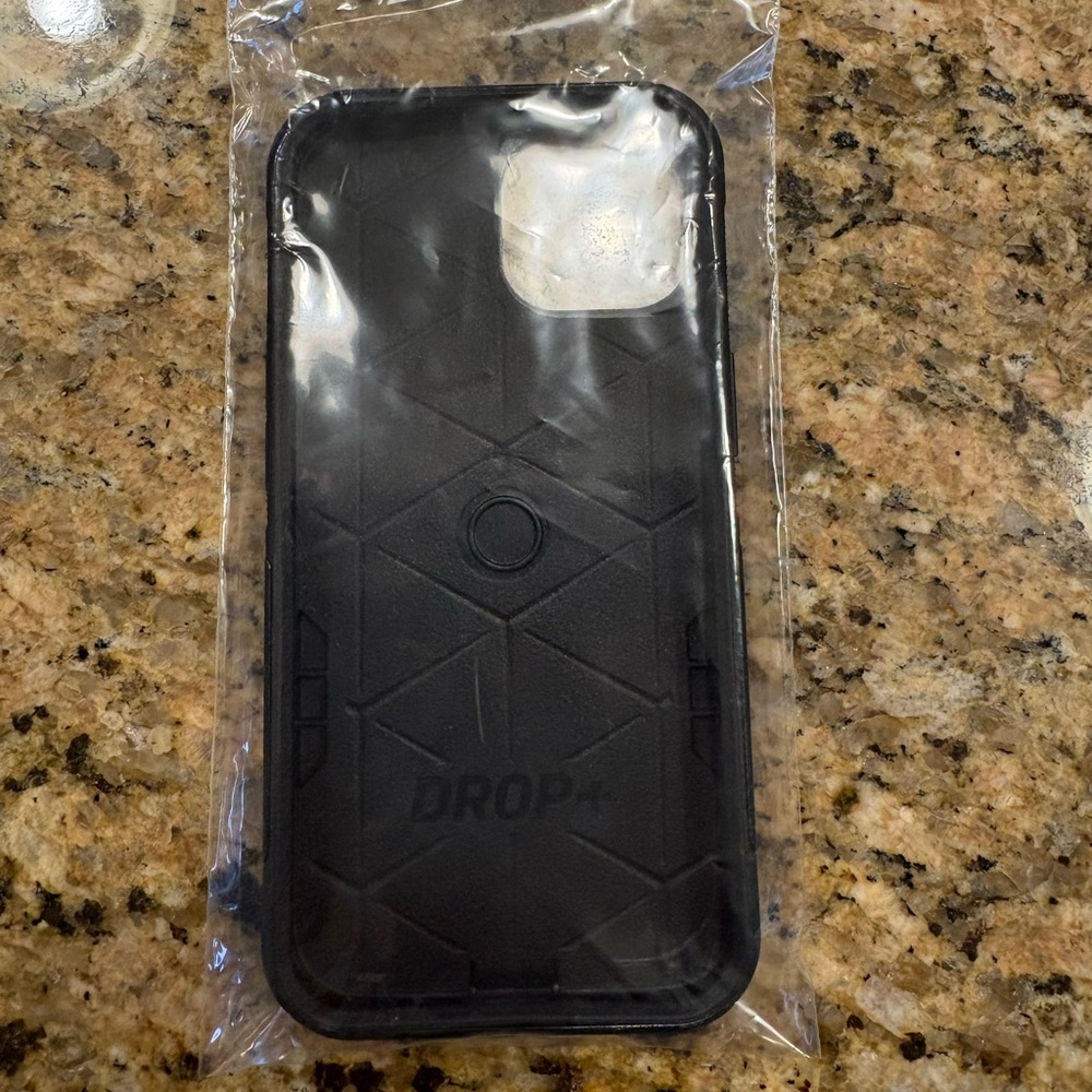 OtterBox Commuter Series MagSafe case, Black - iPhone 13, 14, 15, 16e